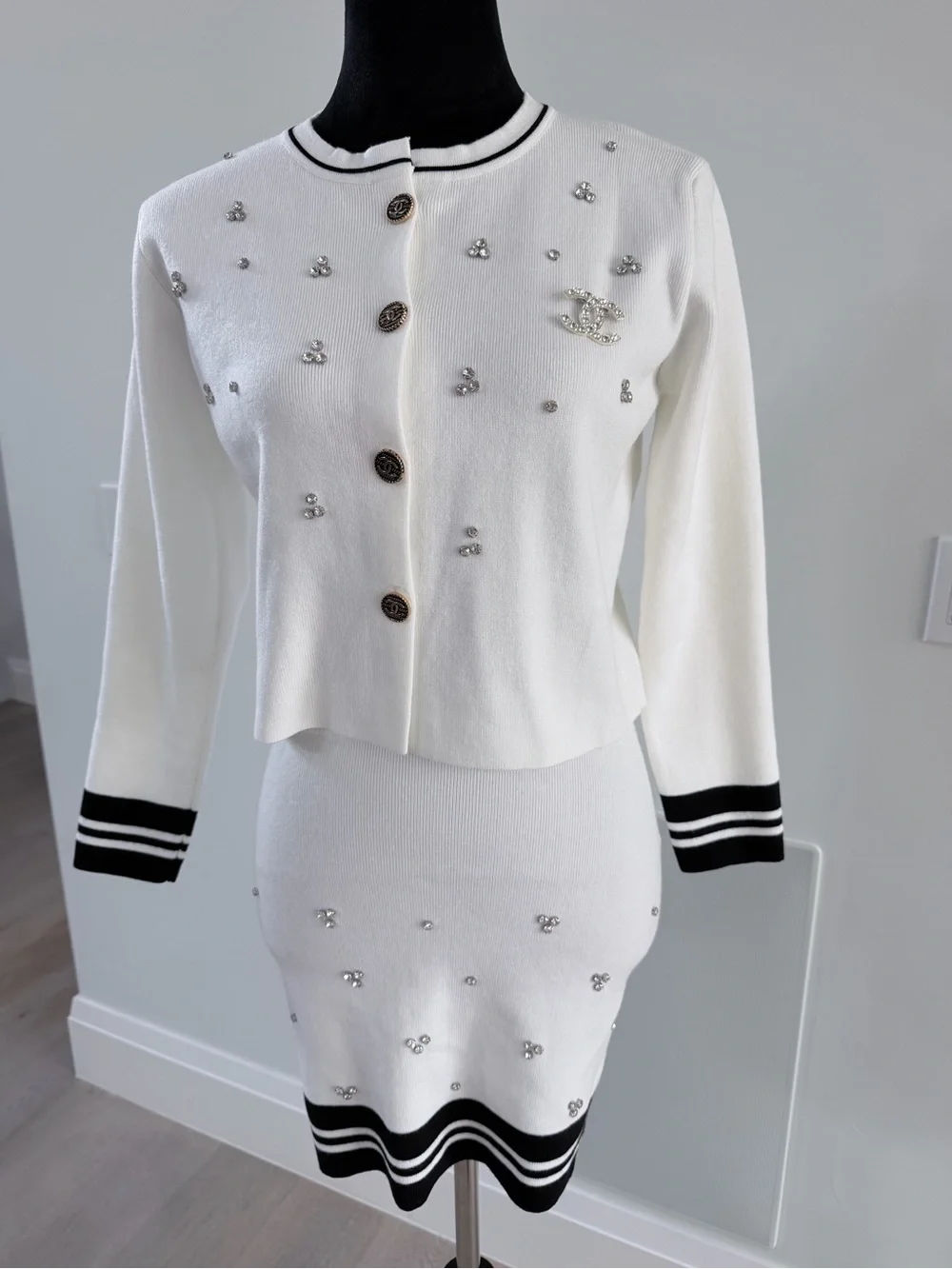White Embellished Knit Skirt Set with a Brooch size S